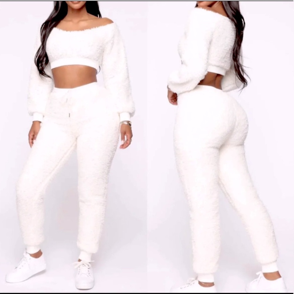 Fashion Nova- White- Thick Pant/Long sleeve CropTop Lounge Set Size Medium